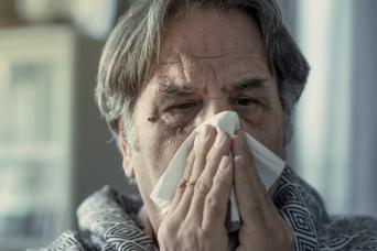 Alter Mann Grippe